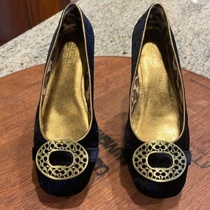 Coach velvet BABS flats with goldtone metal logo and gold leather trimmed heel.